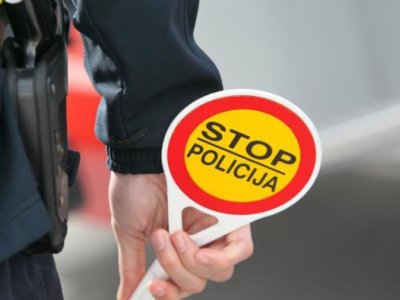 Lažni policajci zaustavili vozilo pa maltretirali putnike, među njima i dijete