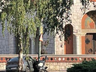 Detalji udesa u Sarajevu: Autom prešao preko šina u suprotnu traku i udario u zid