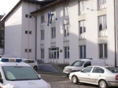 Incident kod Cazina: Pretukla muža nakon što ga je uhvatila s drugom ženom