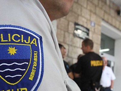 Pucano iz vozila u pokretu