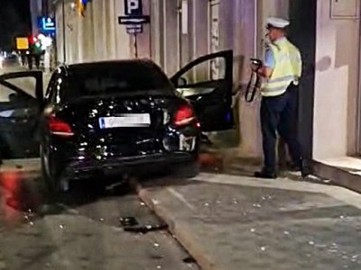 Bijeljina: Mercedesom se zakucao u ćevabdžinicu, povrijeđen maloljetnik