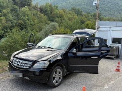 Veliki "ulov" na granici BiH: Pronađeno 12 kg droge u mercedesu