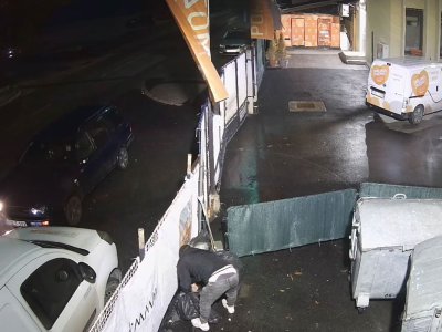 Udruženje Pomozi.ba objavilo snimak krađe donirane robe: "Ovako je skoro svaku drugu noć" (VIDEO)