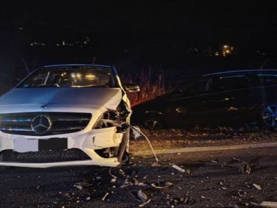 Teška nesreća u Prijedoru: Četvoro povrijeđenih u sudaru četiri automobila