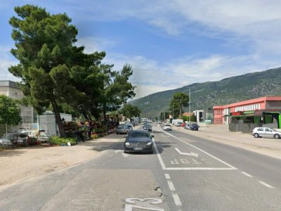 Dva lica povrijeđena u masovnoj tuči