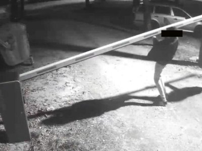 Oštetili rampu ispred zgrade Općine Posušje, policija izuzela snimke