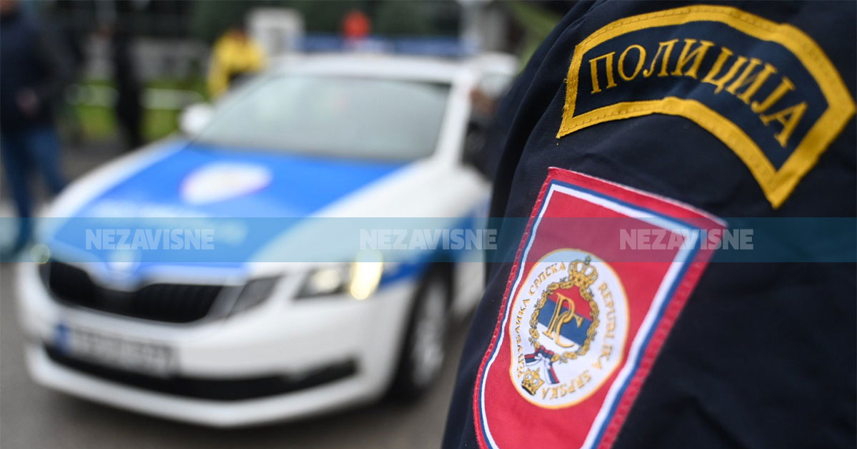 Težak udes u Gradišci: Sudar dva auta, jedan završio u motelu