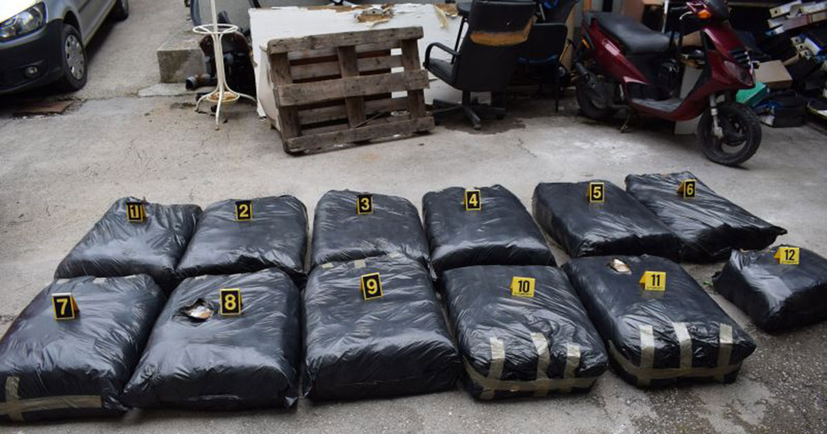 U prtljažniku vozila pronađeno 230 kg rezanog duhana