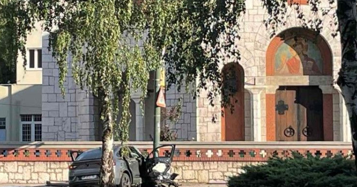 Detalji udesa u Sarajevu: Autom prešao preko šina u suprotnu traku i udario u zid