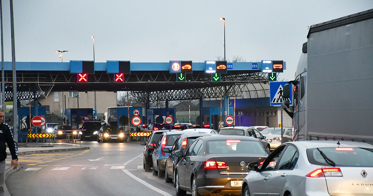 Prevozio rakiju iz BiH, pa "popio" kaznu od 12.000 evra