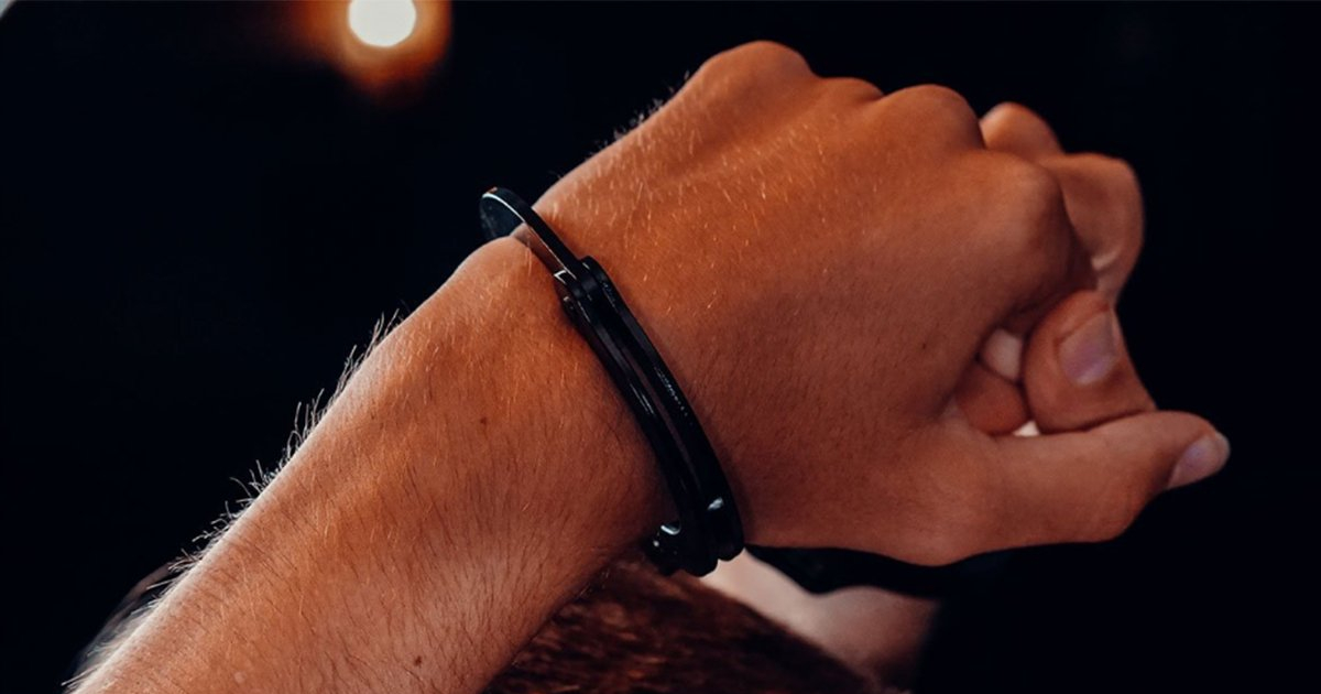 Uperio pištolj i opljačkao radnicu kladionice, predložen mu pritvor