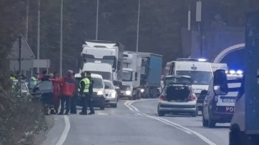 Teška nesreća kod tunela Vranduk, saobraćaj u potpunosti blokiran