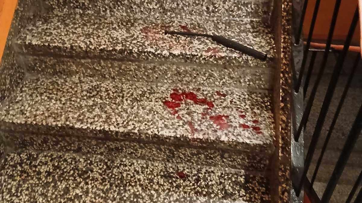 U Sarajevu pretukli muškarca palicama na ulazu u zgradu