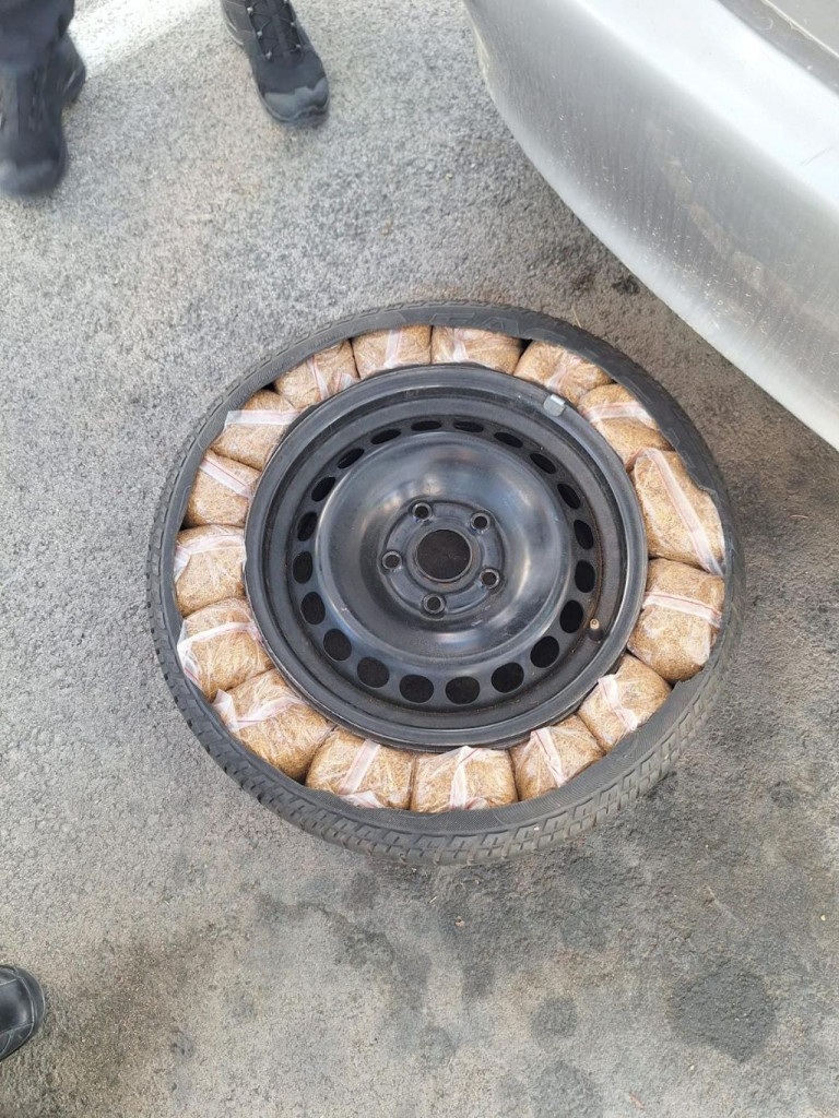 Vinjani Donji: Na granici BiH i Hrvatske zaplijenjen duhan skriven u vratima, prtljažniku i podvozju automobila