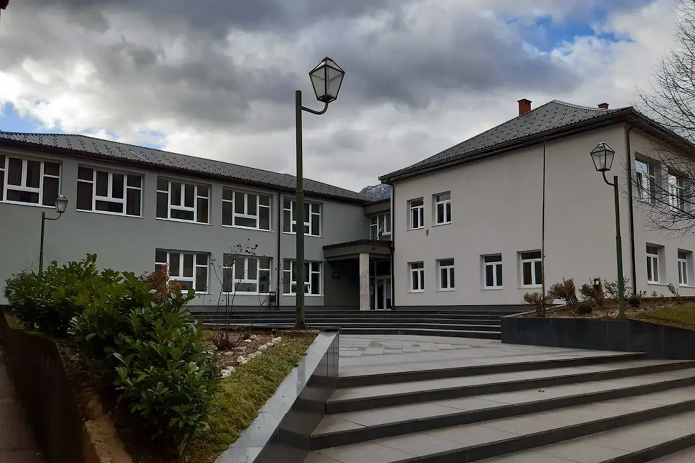 Provala u školu u Jablanici: Odnijeli trimere!